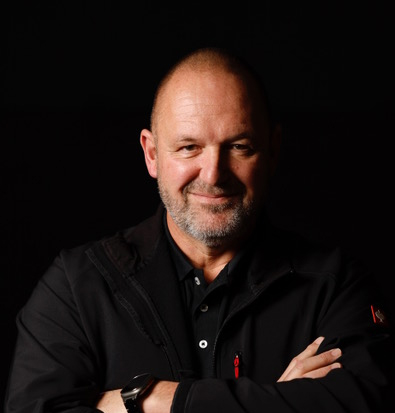 Head shot of Lars Hoenkhaus